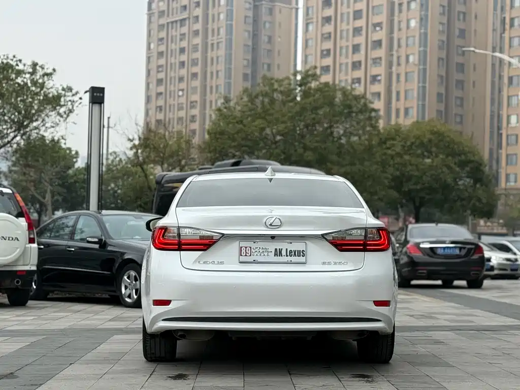 LEXUS ES