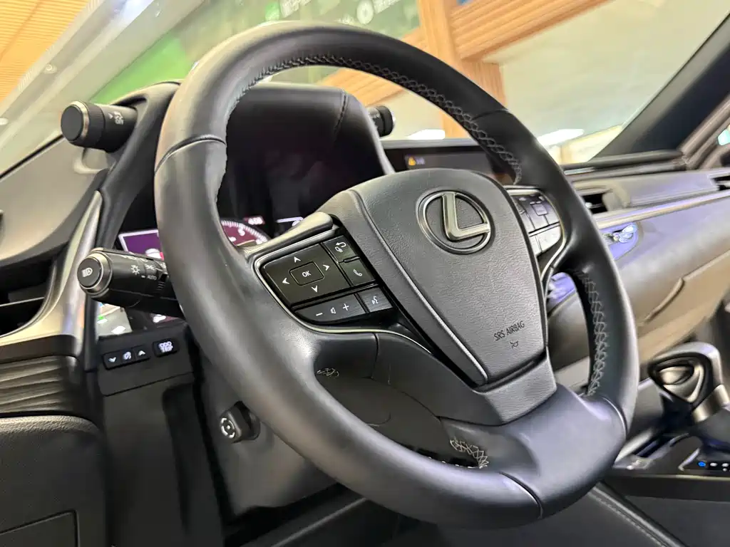 Lexus ES — миниатюра 13