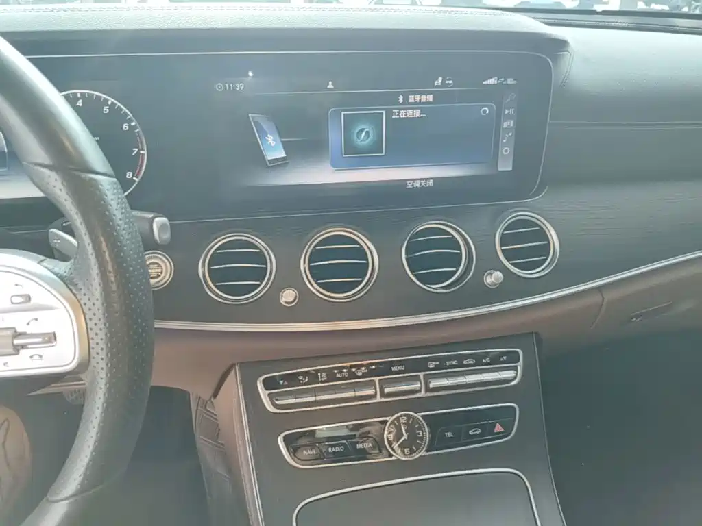 Mercedes-Benz E-Class — миниатюра 13