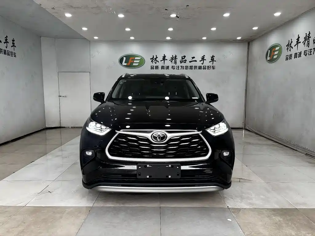 TOYOTA HIGHLANDER