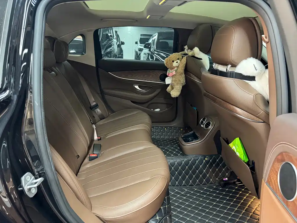 Mercedes-Benz E-Class — миниатюра 11