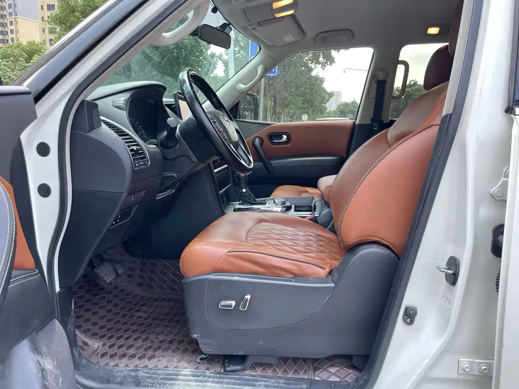 Nissan Patrol — миниатюра 5