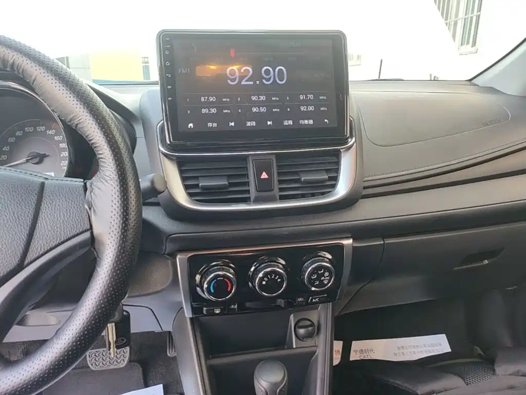 Toyota Yaris L — миниатюра 13