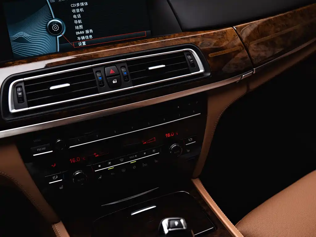BMW 7 Series — миниатюра 18