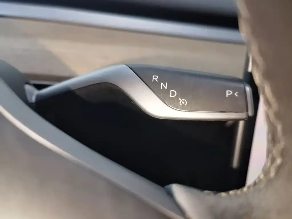 Tesla Model Y — миниатюра 14