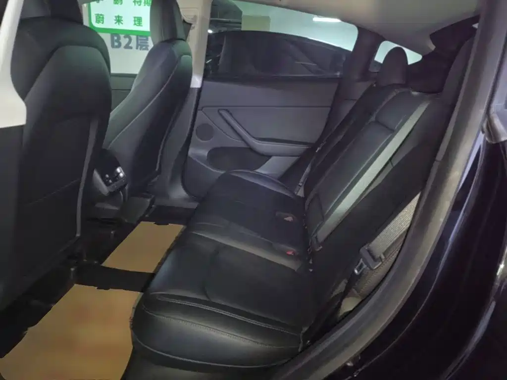 Tesla Model Y — миниатюра 17