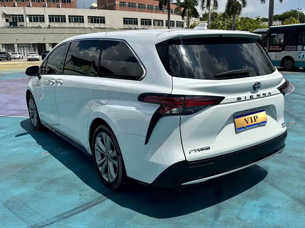 Toyota Sienna — миниатюра 4