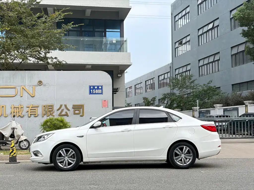 Changan Eado — миниатюра 4