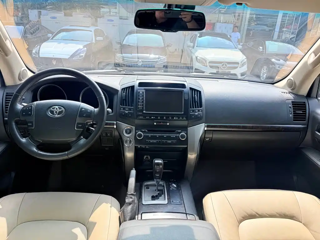 Toyota Land Cruiser — миниатюра 8
