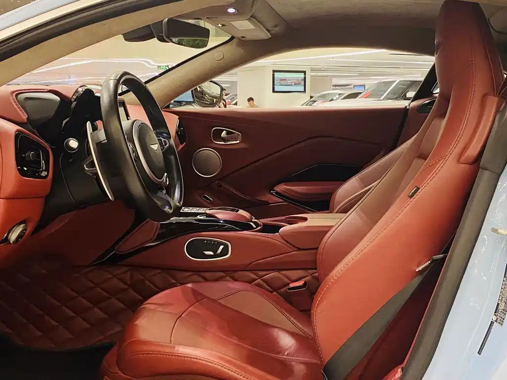 Aston Martin V8 Vantage — миниатюра 5