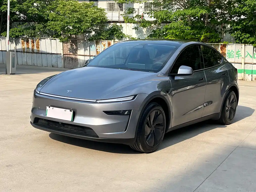 Tesla Model Y 2025 RWD Drive Dynamic First Edition Edition