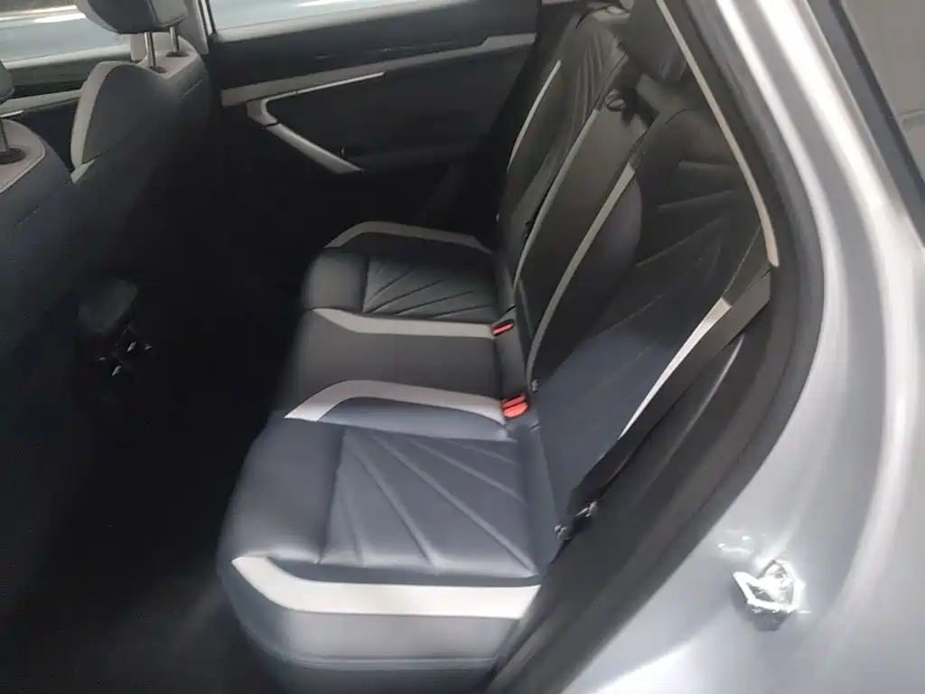 Geely Boyue L — миниатюра 17