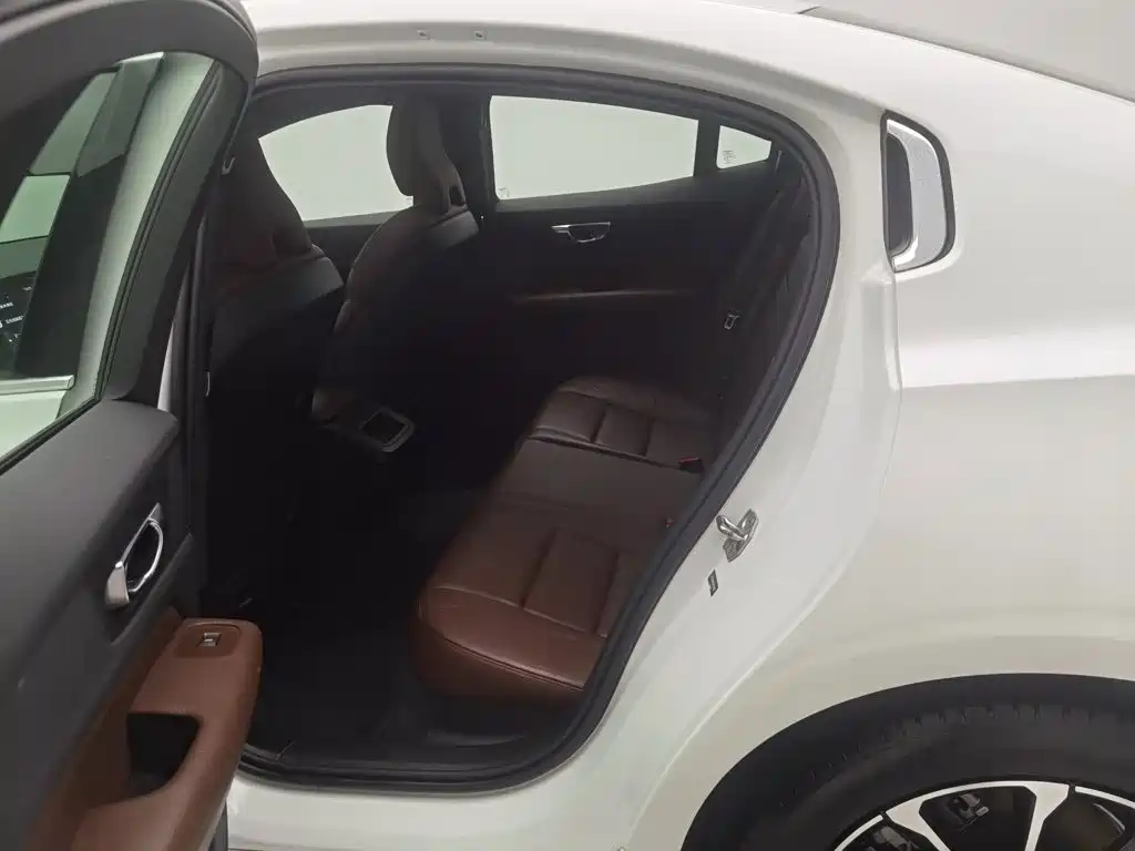 Volvo S60 — миниатюра 15