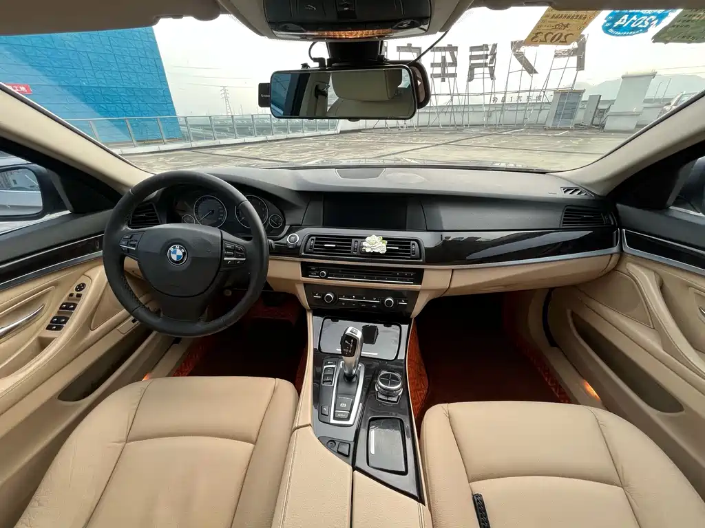 BMW 5 Series — миниатюра 10