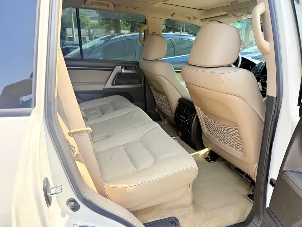 Toyota Land Cruiser — миниатюра 10
