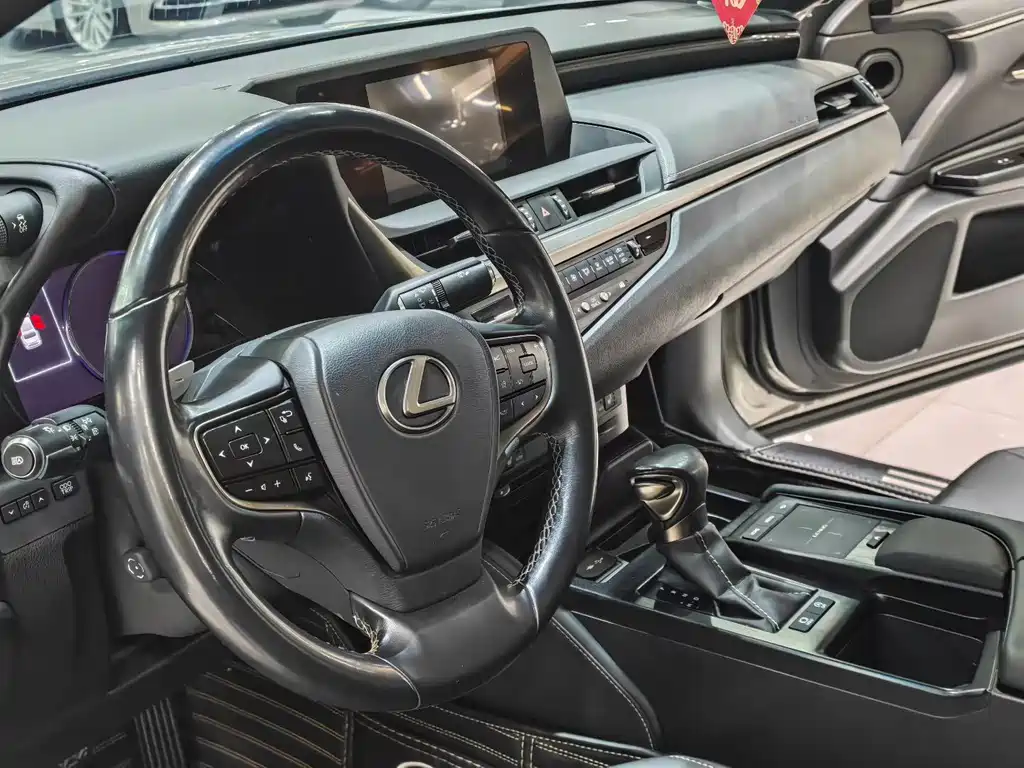 Lexus ES 2020 200