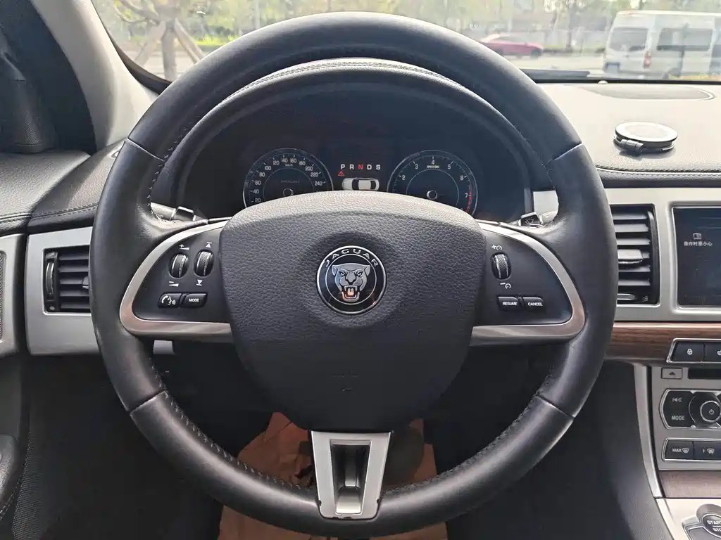 Jaguar XF — миниатюра 11