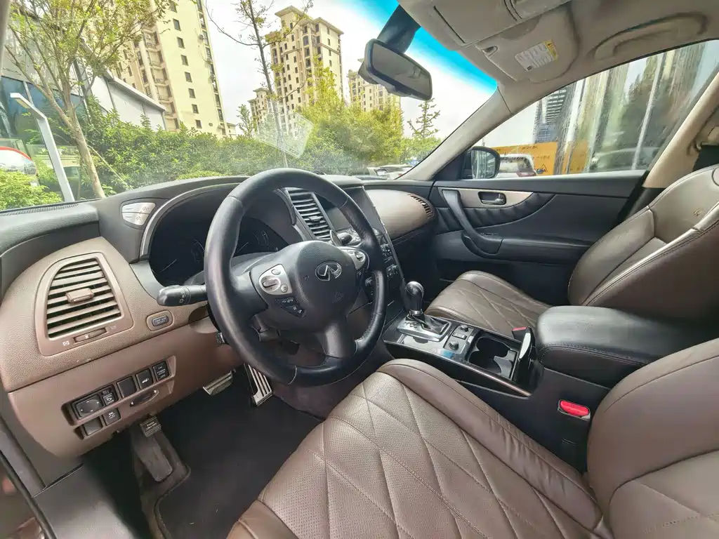Infiniti QX70 — миниатюра 7