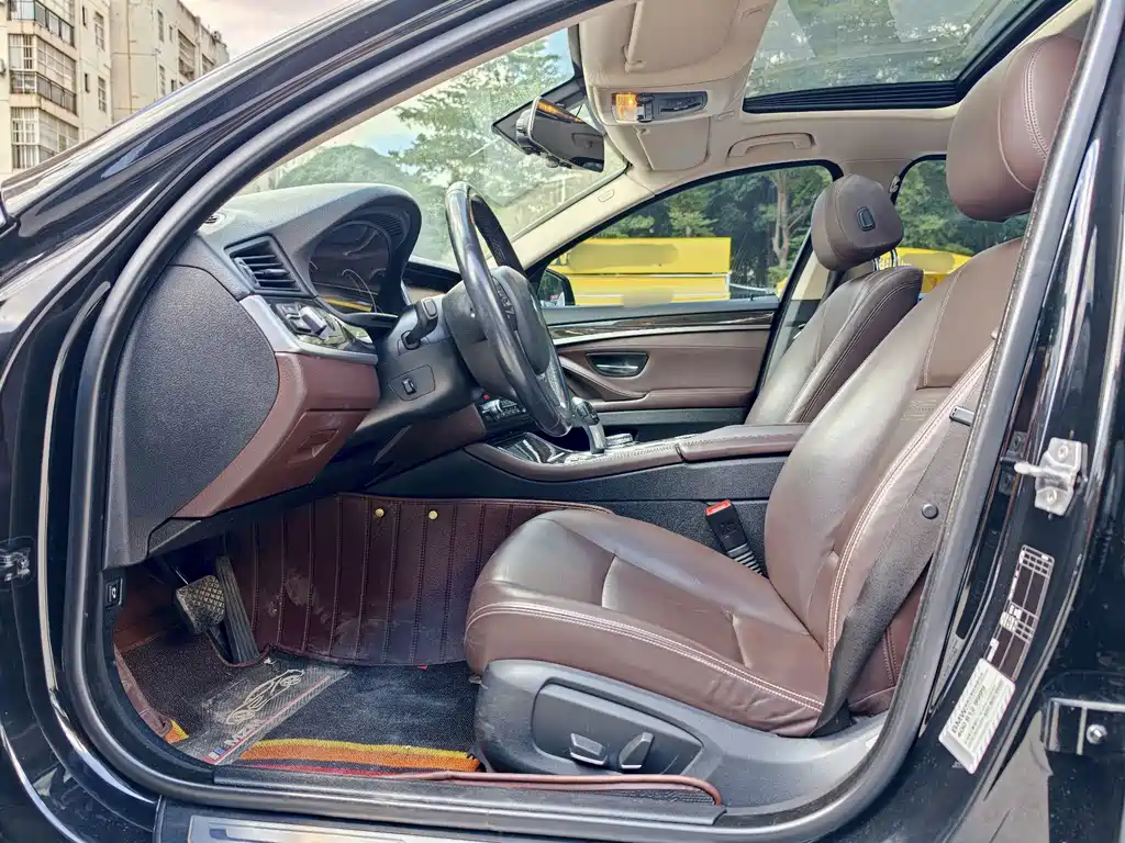 BMW 5 Series — миниатюра 4