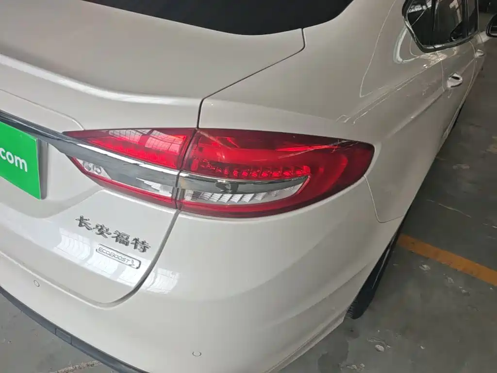 Ford Mondeo — миниатюра 8