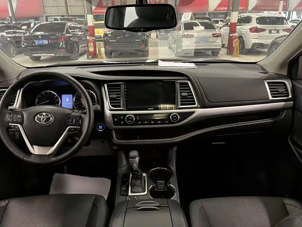 Toyota Highlander 2015 2.0T Luxury 7 мест