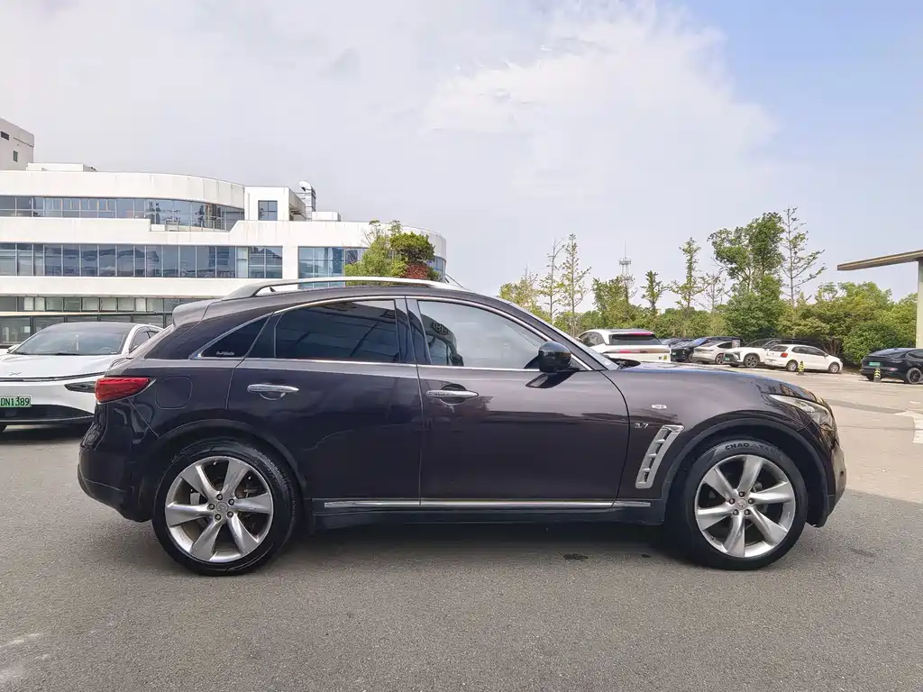 Infiniti QX70 — миниатюра 16
