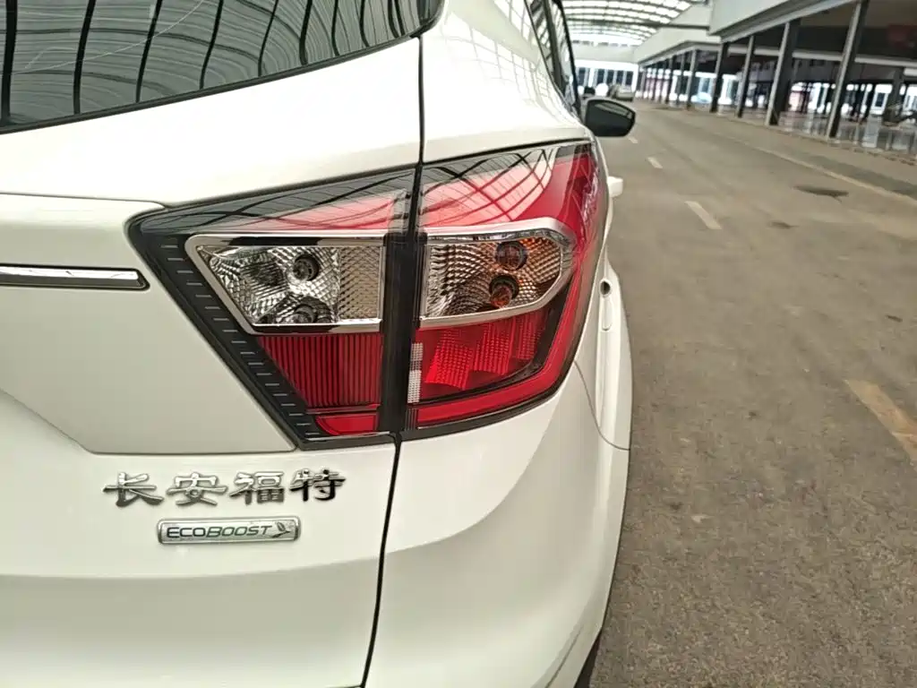 Ford Kuga — миниатюра 8