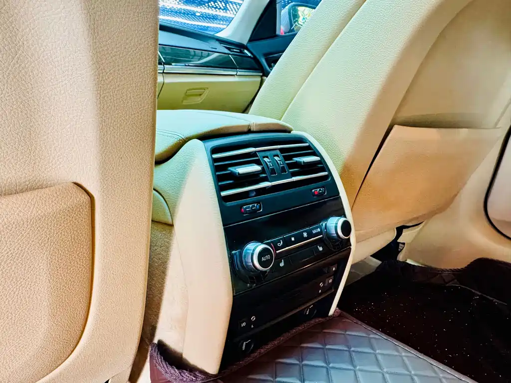 BMW 7 Series — миниатюра 12