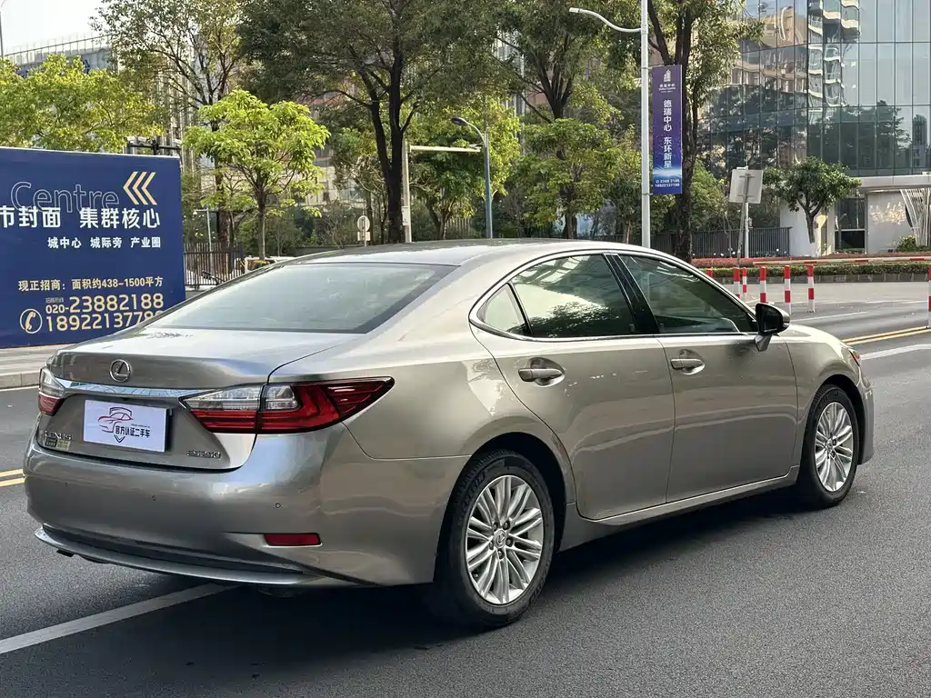 LEXUS ES