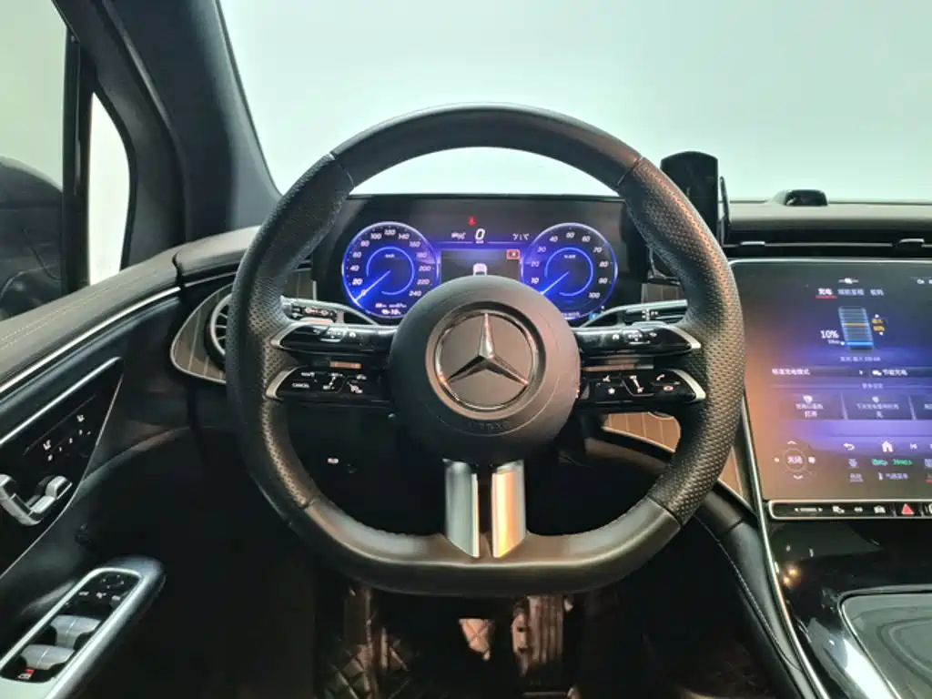 Mercedes-Benz EQE SUV — миниатюра 7