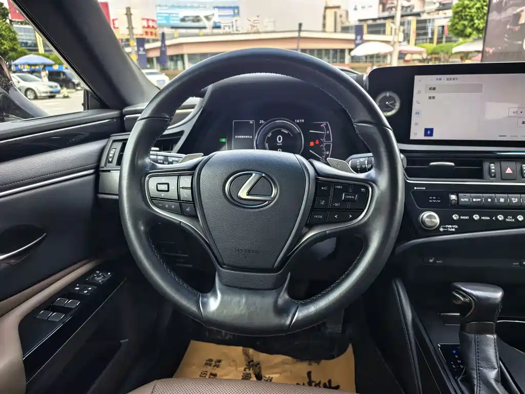 Lexus ES — миниатюра 22
