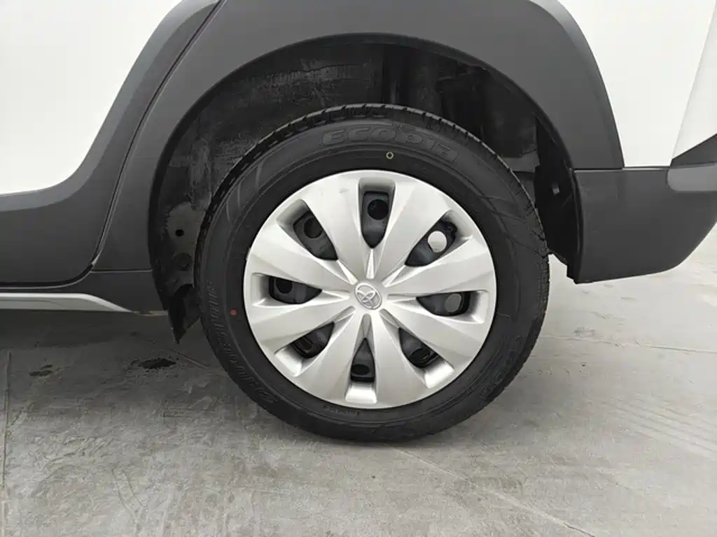 Toyota Yaris L — миниатюра 8