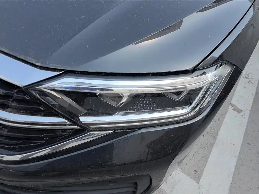 Volkswagen Sagitar 2025 300TSI DSG