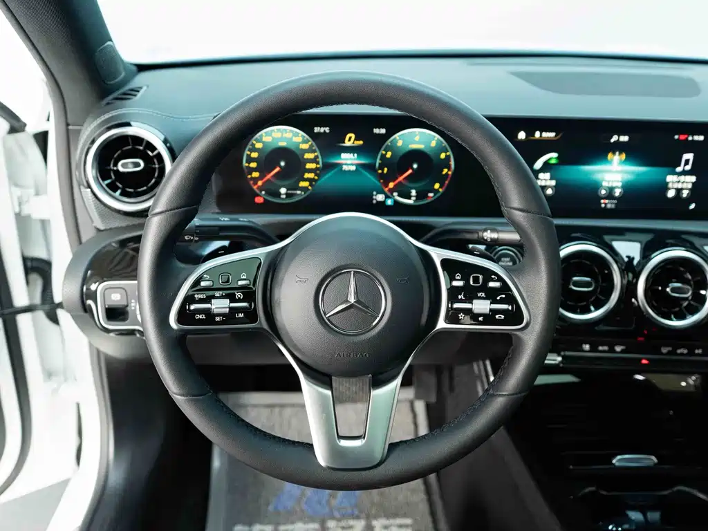 Mercedes-Benz A-Class — миниатюра 13