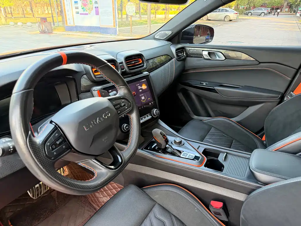 LYNK & CO. 02 HATCHBACK