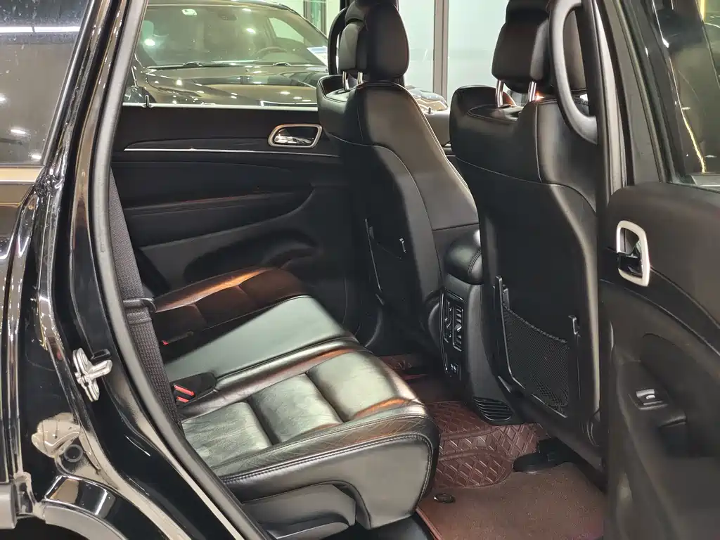 Jeep Grand Cherokee (Import) — миниатюра 11