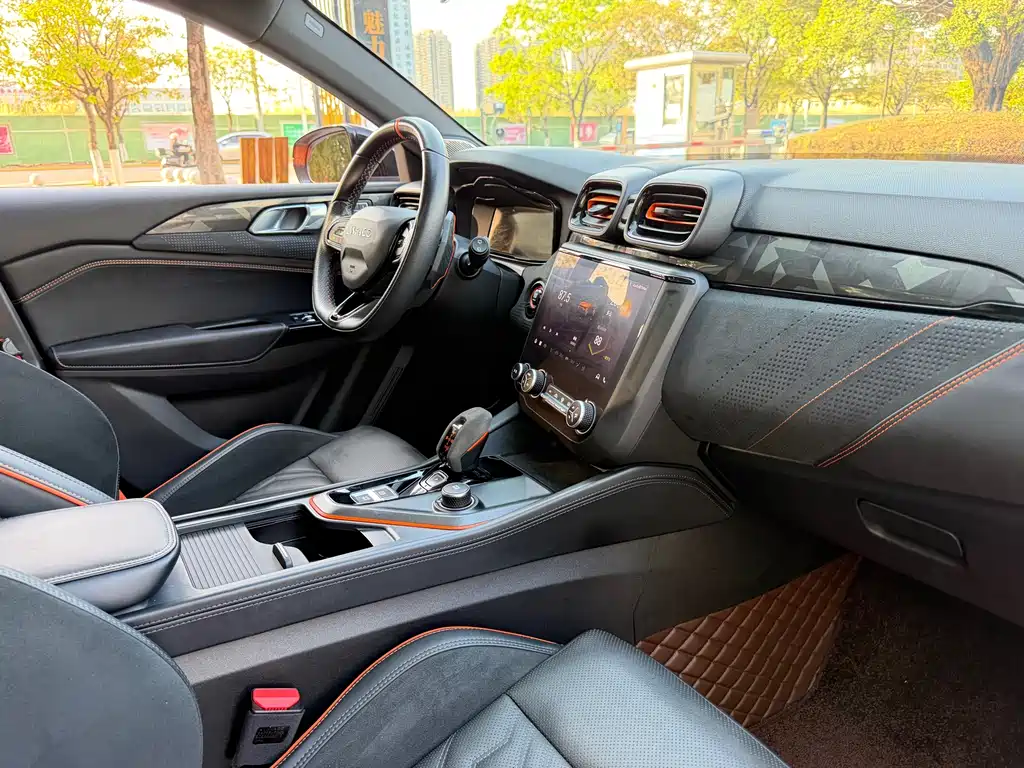 LYNK & CO. 02 HATCHBACK