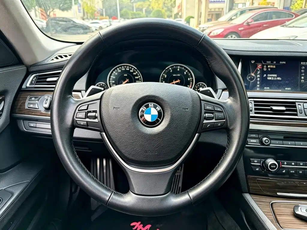 BMW 7 Series — миниатюра 7