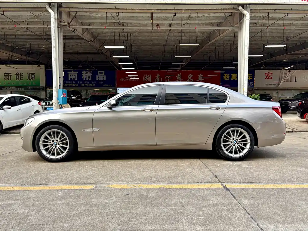 BMW 7 Series — миниатюра 16