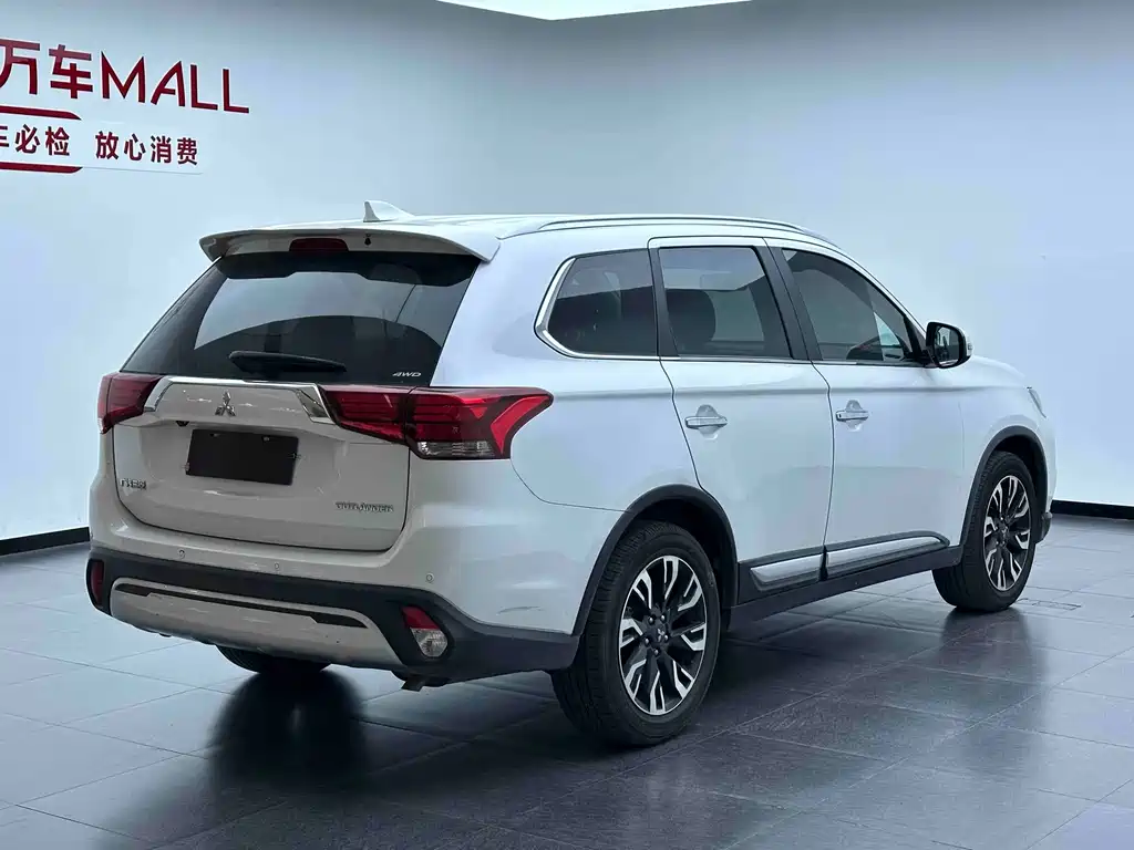 Mitsubishi Outlander — миниатюра 7