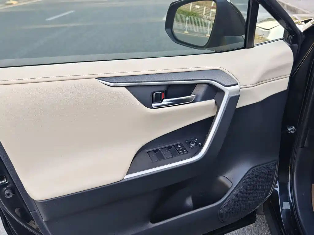 TOYOTA RAV4 RONGFANG