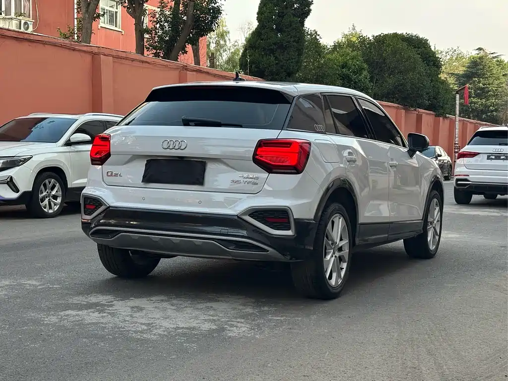 Audi Q2L 2022 35 TFSI Luxury
