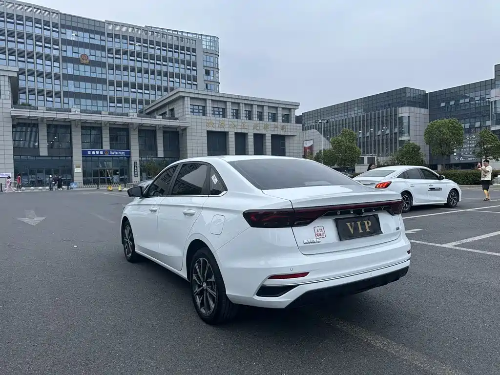 Geely Emgrand — миниатюра 7