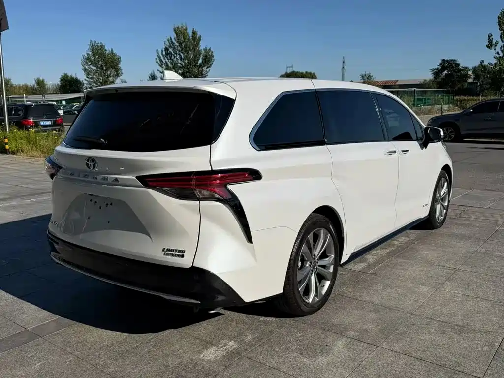Toyota Sienna — миниатюра 4
