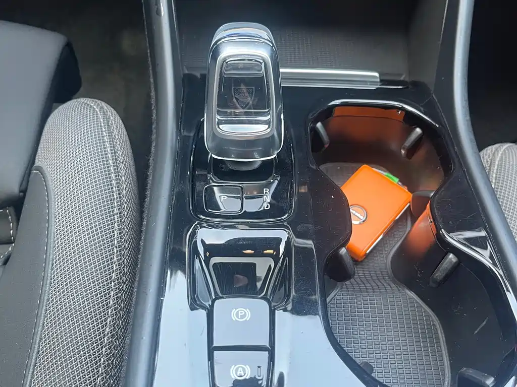 Volvo XC40 — миниатюра 12