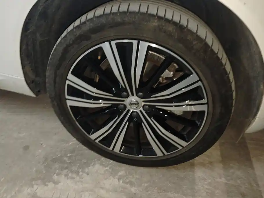 Volvo XC60 PHEV — миниатюра 6