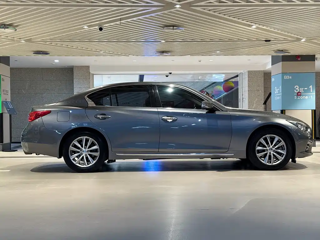 INFINITI Q50L