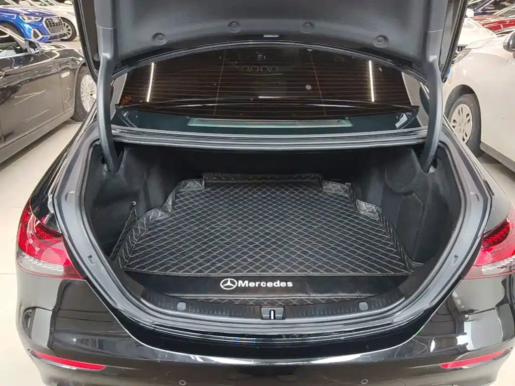 Mercedes-Benz E-Class — миниатюра 19