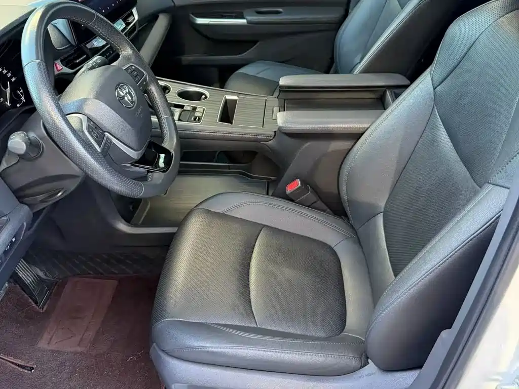 Toyota Sienna — миниатюра 5