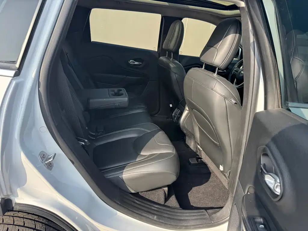 Jeep Cherokee — миниатюра 24